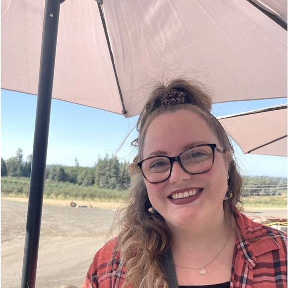 Meet your Posher, Megan - Picture 1 of 1